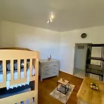 דירה 3-bedroom Centrally Located In הרנה