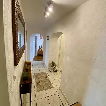 Appartement 3-bedroom Centrally Located In