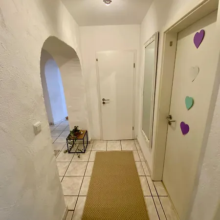3-bedroom Centrally Located In * 헤르네