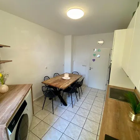 아파트 3-bedroom Centrally Located In