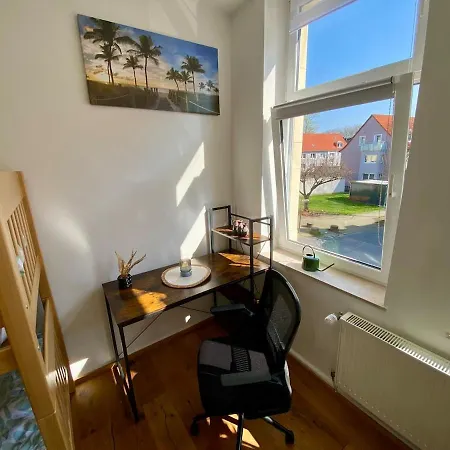 3-bedroom Centrally Located In * 헤르네