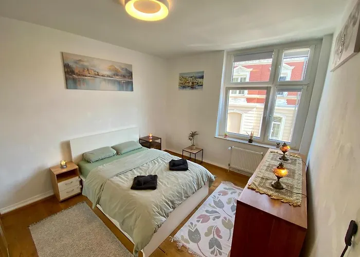 Appartamento 3-bedroom Centrally Located In *