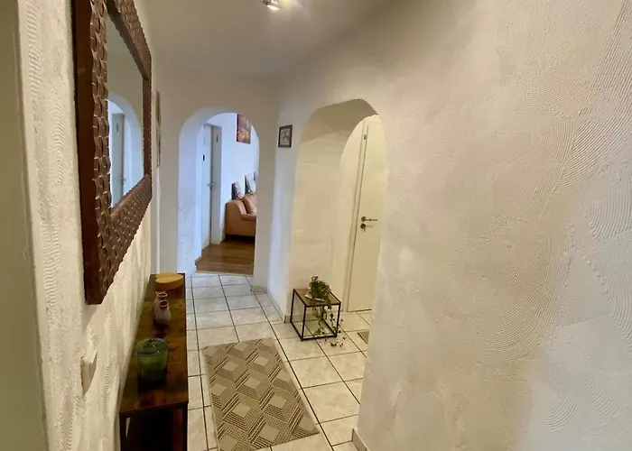 Appartamento 3-bedroom Centrally Located In