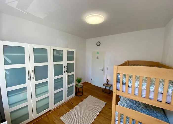 Appartamento 3-bedroom Centrally Located In *